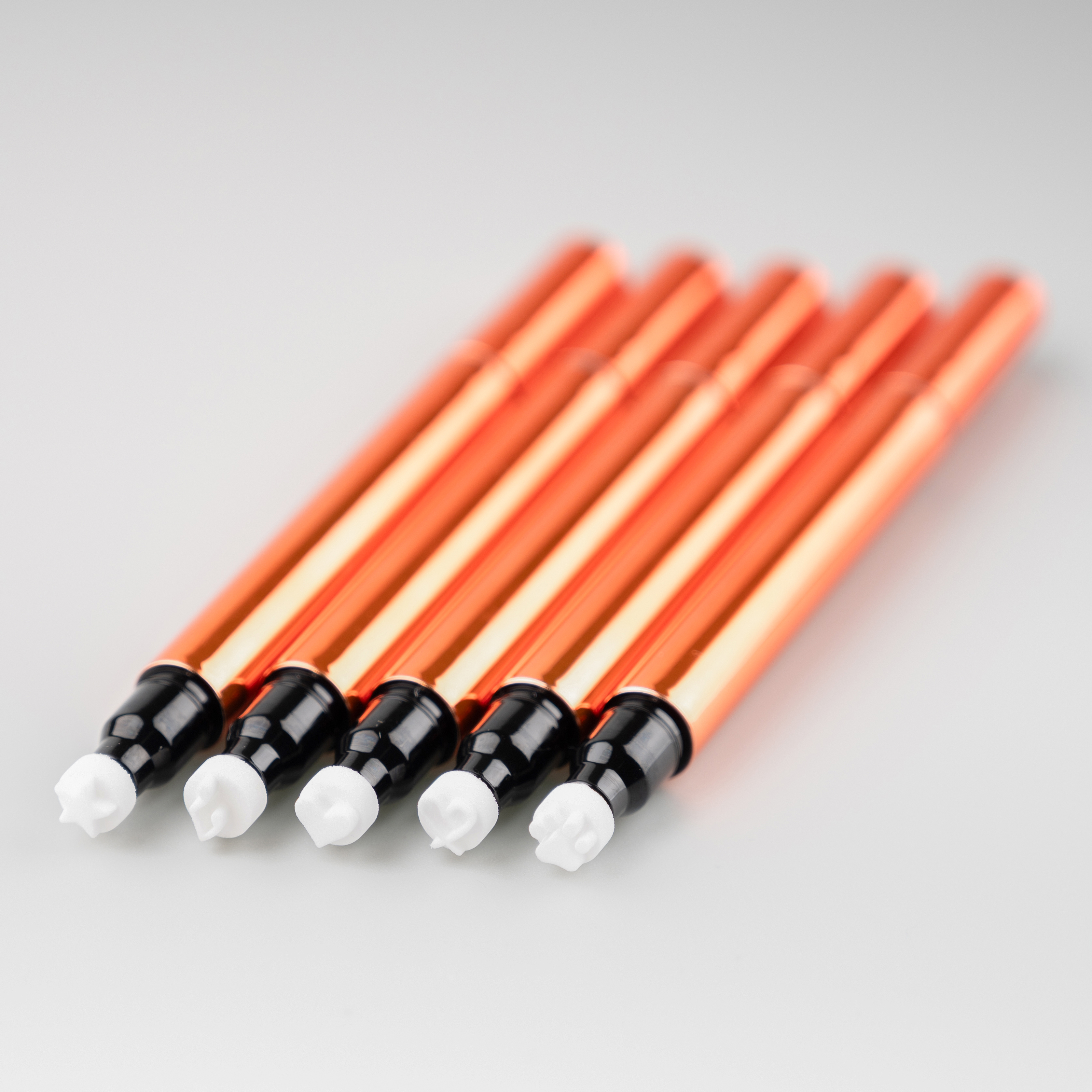 Eyeliner lichid cu ambalaje de timbru